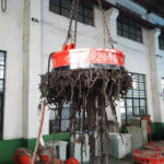 Crane electromagnetic chuck in cast iron industry