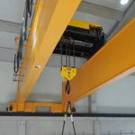 How should the electric hoist overload limiter be selected?